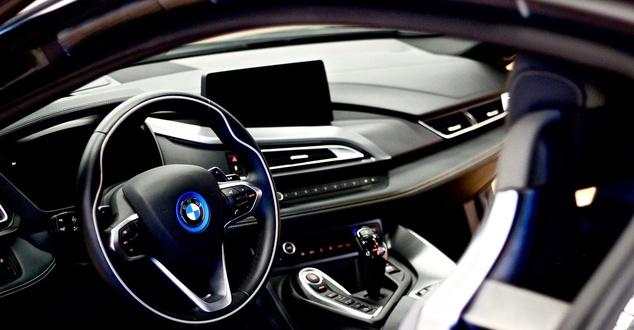 BMW, samochód, fot. albertoadan, pixabay
