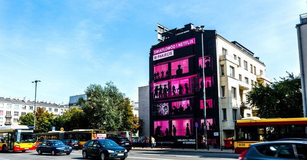 Nowoczesne murale sposobem promocji T-Mobile. Rozpoznasz widniejące na nich postacie?