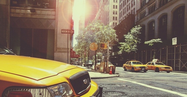 taxi, taksówka, transport, miasto, fot. ryanmcguire, pixabay