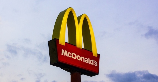 Wszystko w naszych rękach. McDonald’s Polska chce pomóc w walce w epidemią
