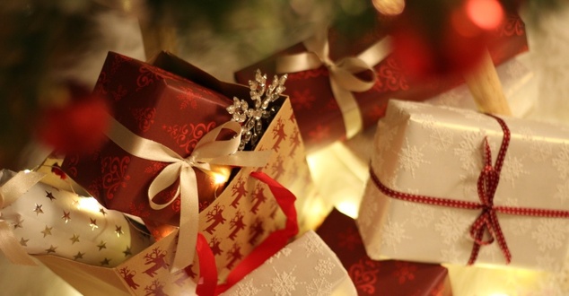 Ile wydamy na prezenty świąteczne w 2021 roku? Sprawdzamy wyniki badania