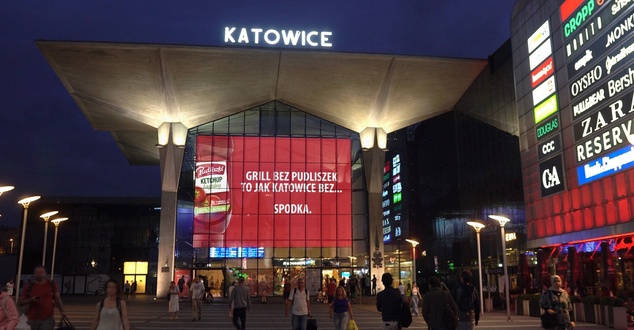 Nowa reklama Pudliszek z grillem w miastach w roli głównej