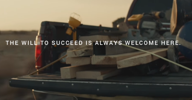 źródło: YouTube.com/84 Lumber Super Bowl Commercial - The Journey Begins