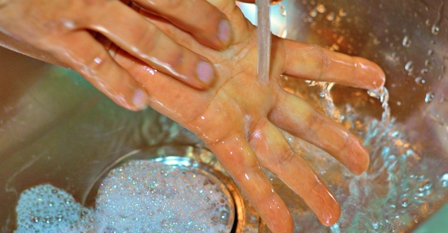 dezynfekcja, mycie rąk, woda, fot. renateko, pixabay