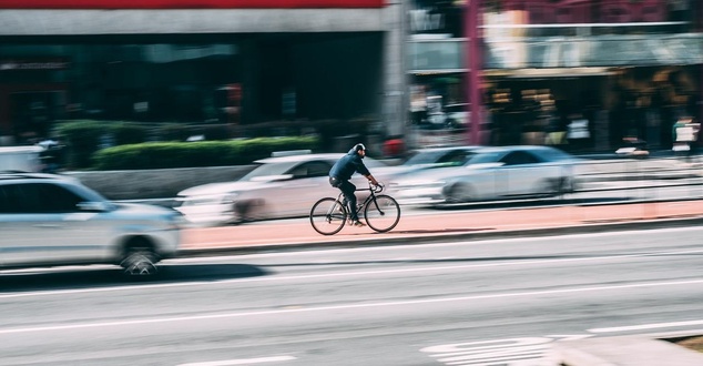 rower, ruch drogowy, miasto, fot. pexels, pixabay