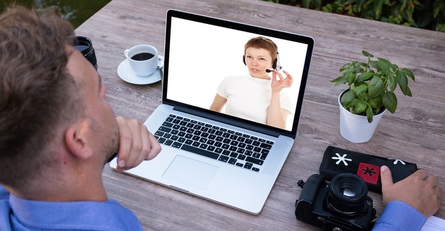 rozmowa, laptop, spotkanie, fot. tumisu, pixabay