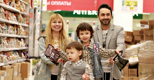 Polacy nadal chcą zobaczyć produkt w sklepie, zanim kupią go online