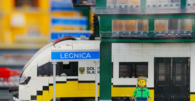 Makieta dworca kolejowego z klocków lego w Legnicy