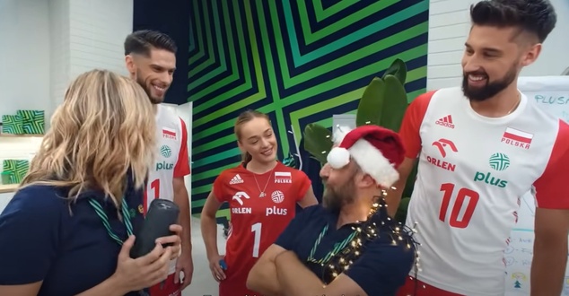 Plus przedstawił kampanię świąteczną. Polscy zawodnicy siatkówki wzięli w niej udział